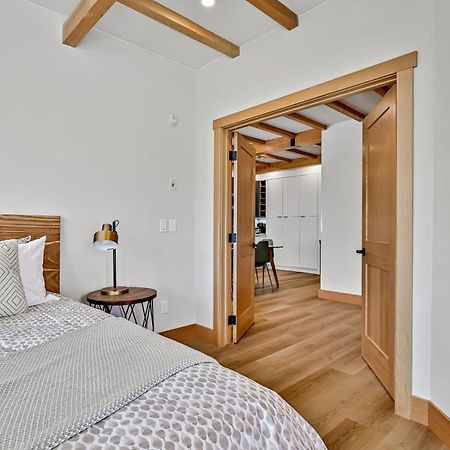 Ravens Crest Lodge - Stunning Views Perfectly Located On Main Street Canmore Extérieur photo