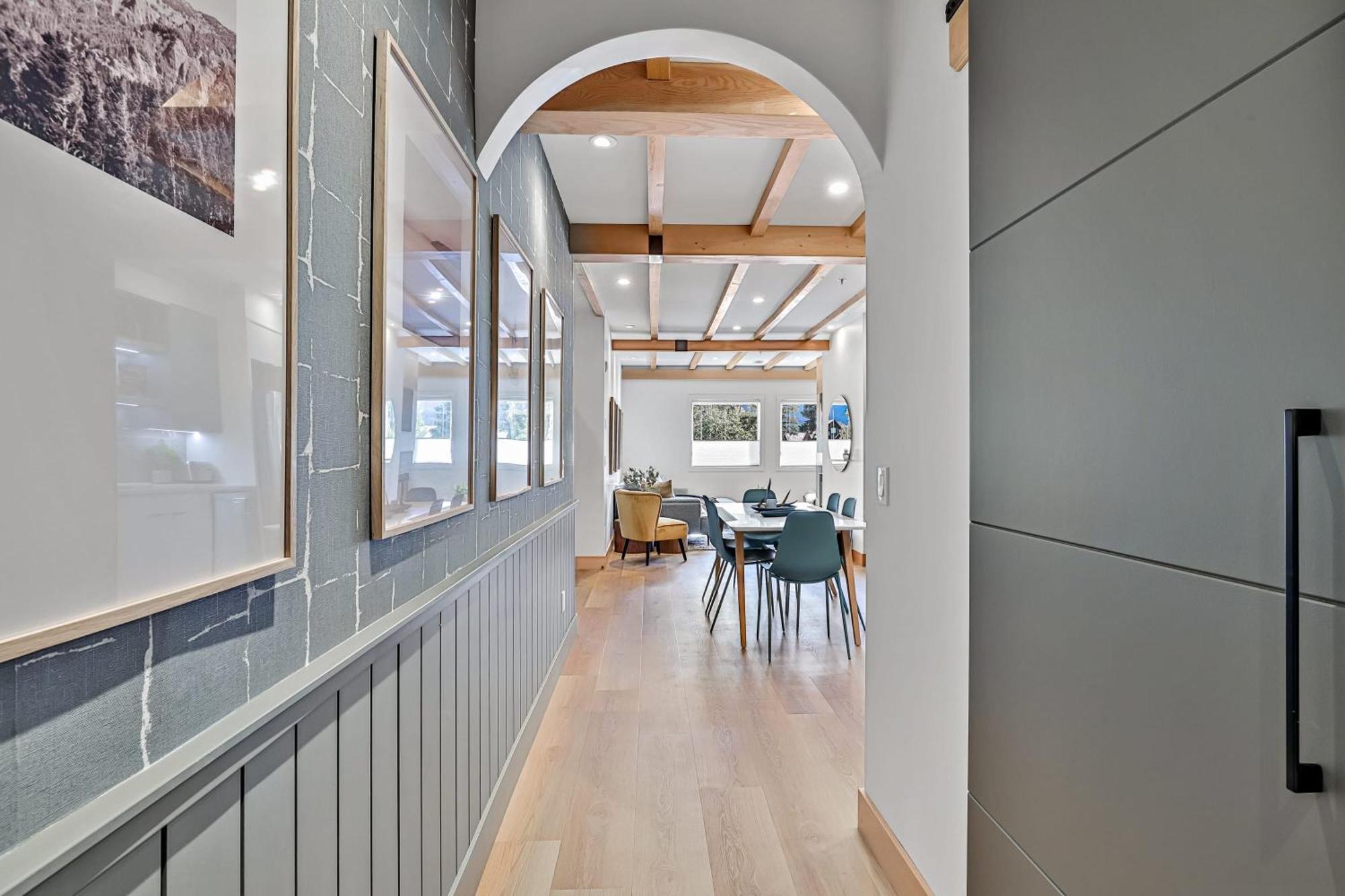 Ravens Crest Lodge - Stunning Views Perfectly Located On Main Street Canmore Extérieur photo