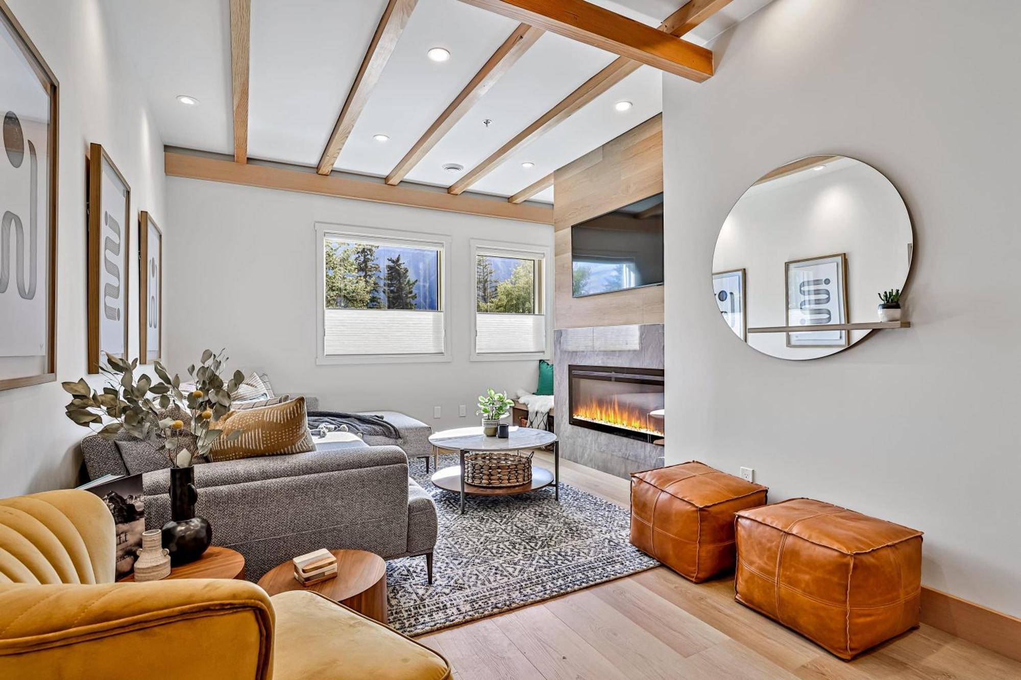 Ravens Crest Lodge - Stunning Views Perfectly Located On Main Street Canmore Extérieur photo