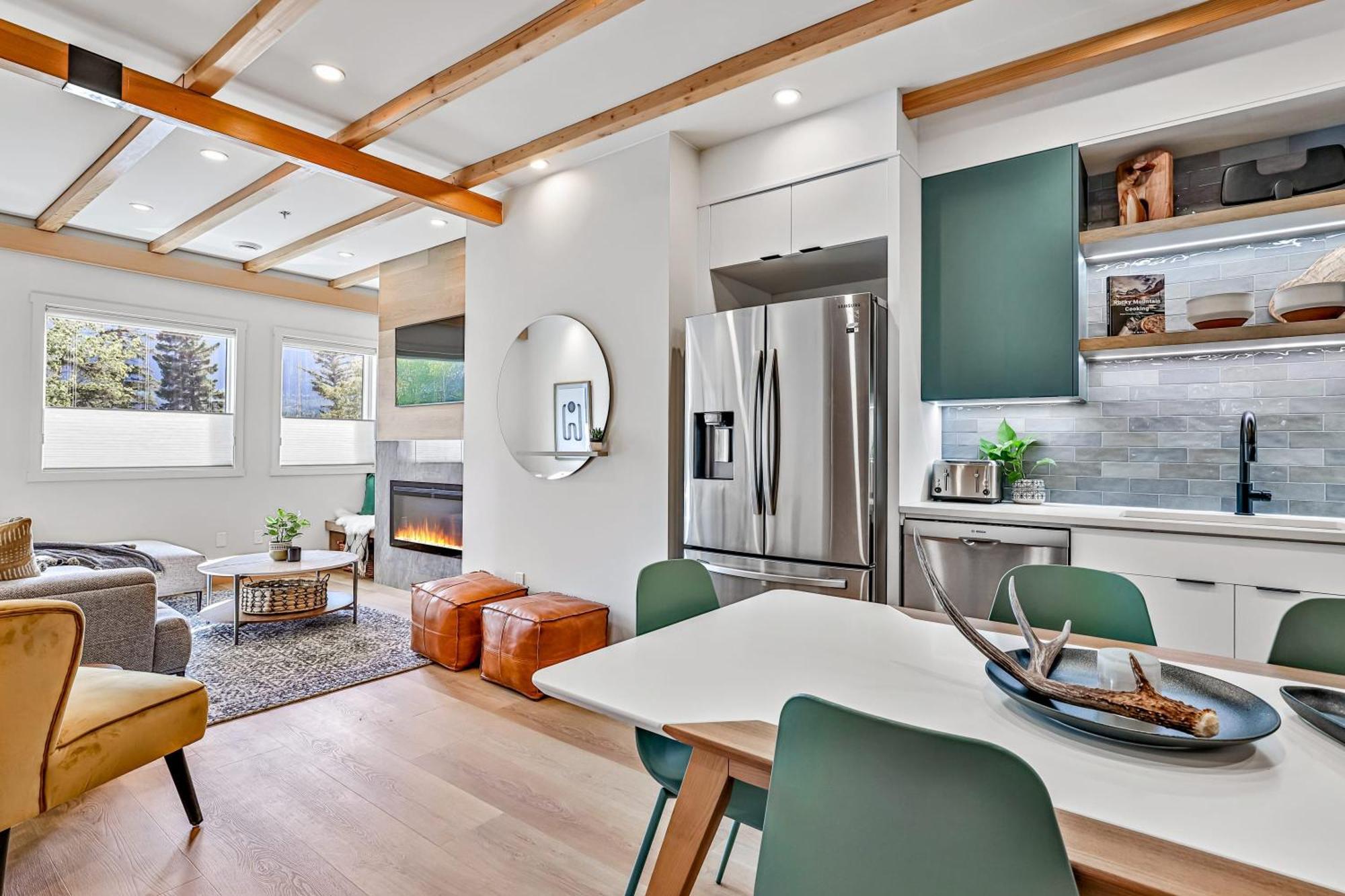 Ravens Crest Lodge - Stunning Views Perfectly Located On Main Street Canmore Extérieur photo