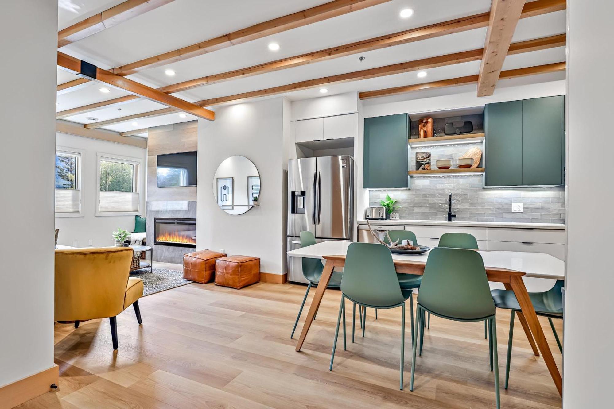Ravens Crest Lodge - Stunning Views Perfectly Located On Main Street Canmore Extérieur photo
