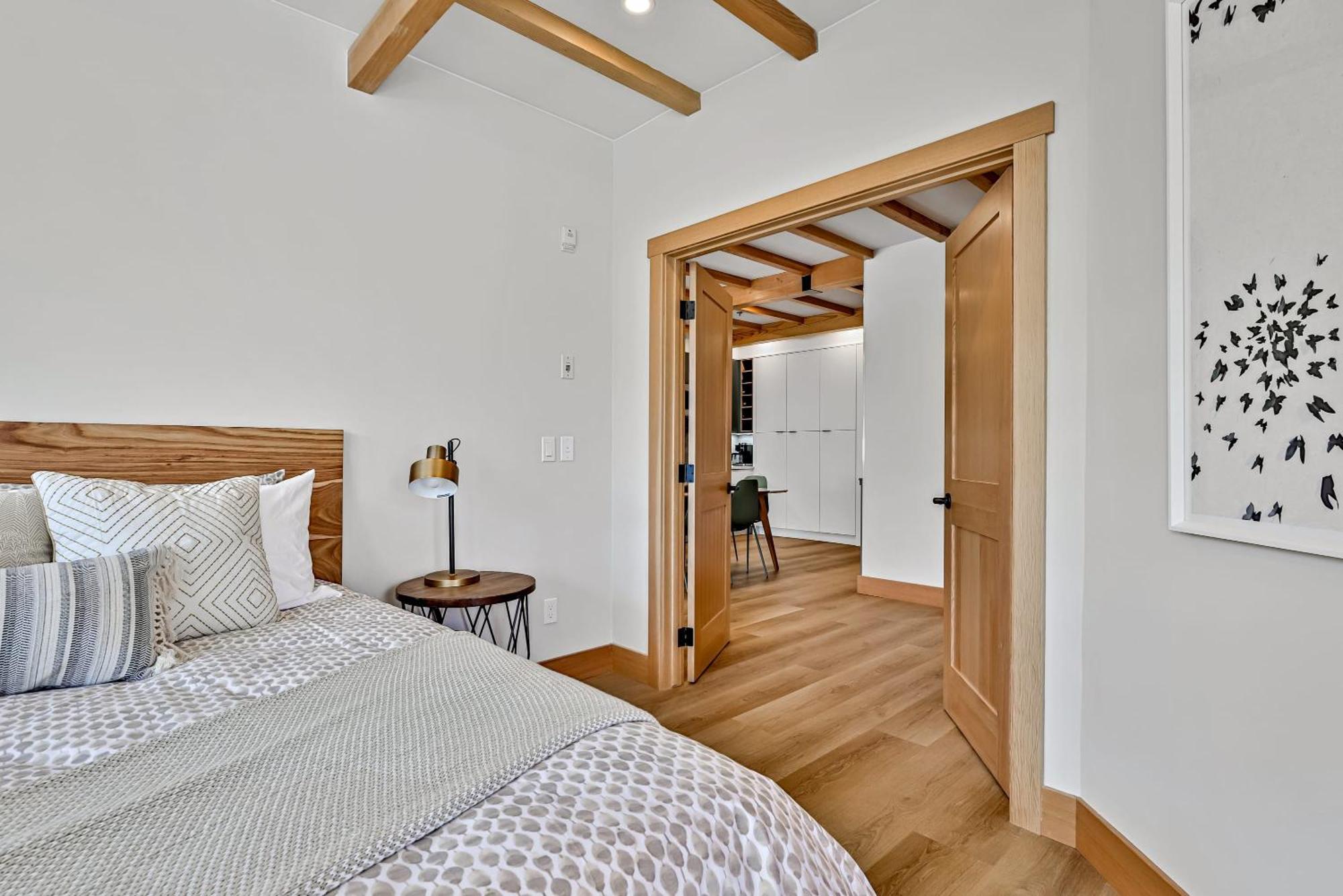 Ravens Crest Lodge - Stunning Views Perfectly Located On Main Street Canmore Extérieur photo